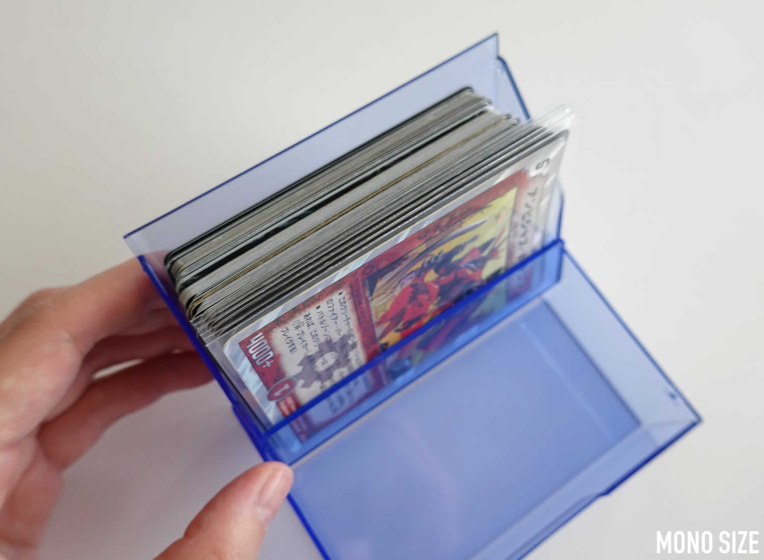 100均ダイソーで売られていたトレーディングカードケースの収納グッズ商品画像