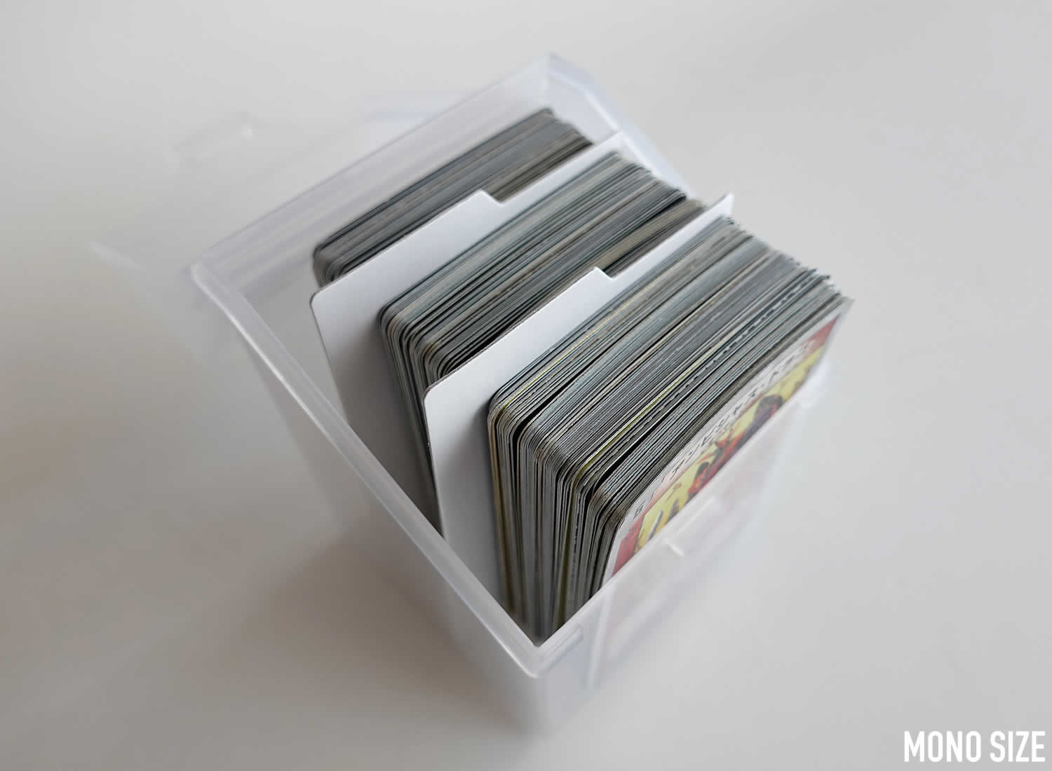 100均ダイソーとセリアとキャンドゥで売られていたトレーディングカードボックスSの収納グッズ商品画像