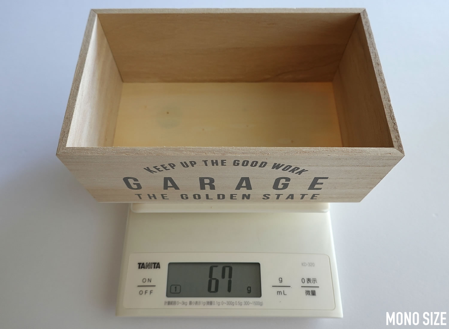 100均セリアで売られていた木製BOXグレーロゴ 深型の収納グッズ商品画像