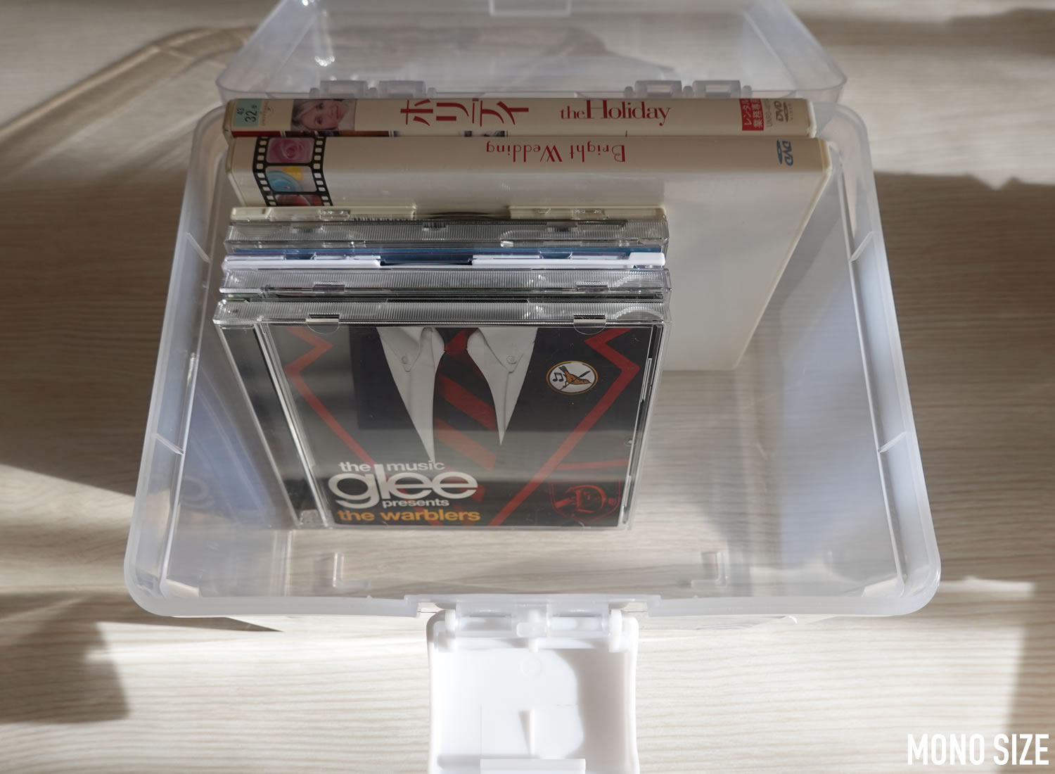 100均ダイソーで売られていたストックBOX CD・DVD19枚の収納グッズ商品画像
